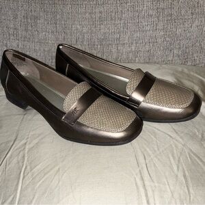 Ann Klein iflex 10 M Womens Snakeskin Loafer, shiny bronze Moccasin Flats EUC